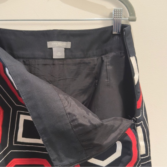 Ann Taylor Geometric Black, Red and White Women’s Skirt 10 P - Picture 8 of 8